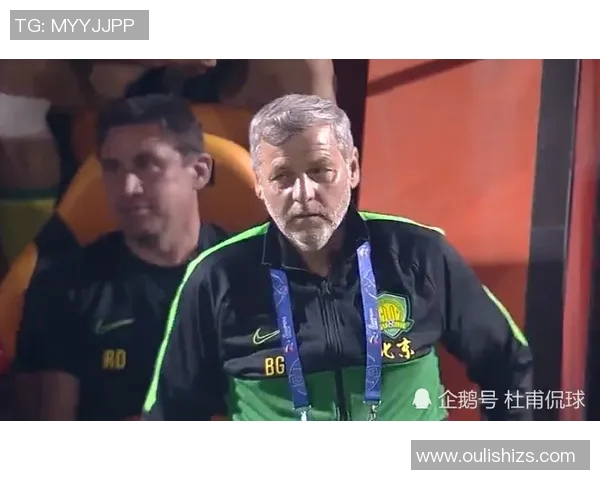 老大爷亲历采访足球明星的幽默故事与感人瞬间